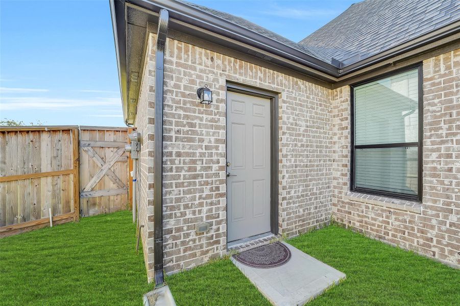 Exterior details and patio area of a home in Katy Court, Katy (Image 21).