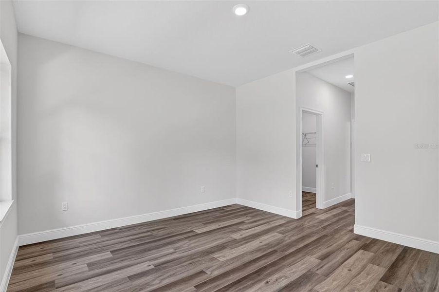 Spacious, unfurnished interior of a new home in , Citrus Springs (Image 17).