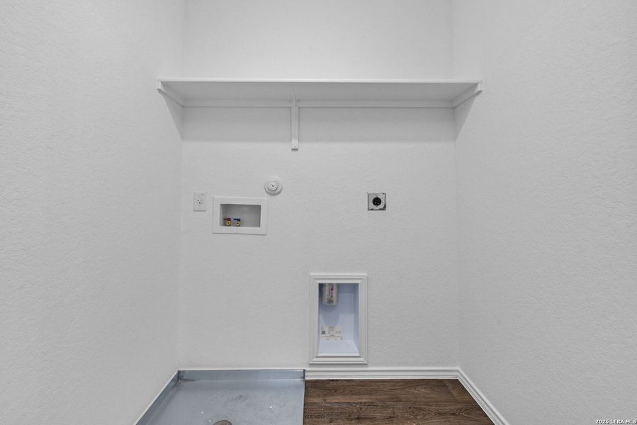 Spacious, unfurnished interior of a new home in Blue Ridge Ranch, San Antonio (Image 18).