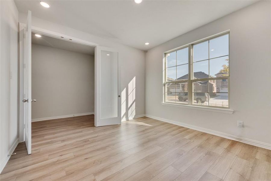 Spacious, unfurnished interior of a new home in Villages of Hurricane Creek, Anna (Image 23).