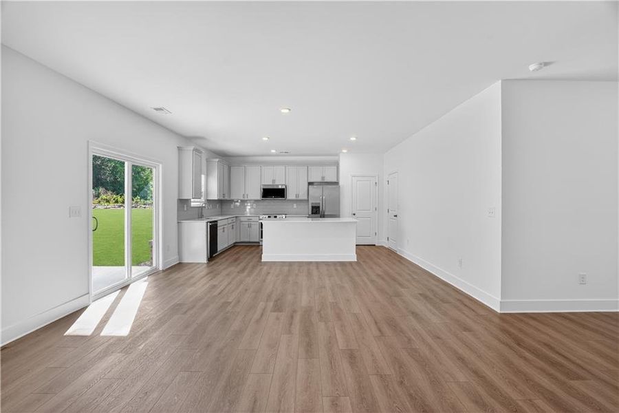 Spacious, unfurnished interior of a new home in Shadow Creek, Jackson (Image 23).