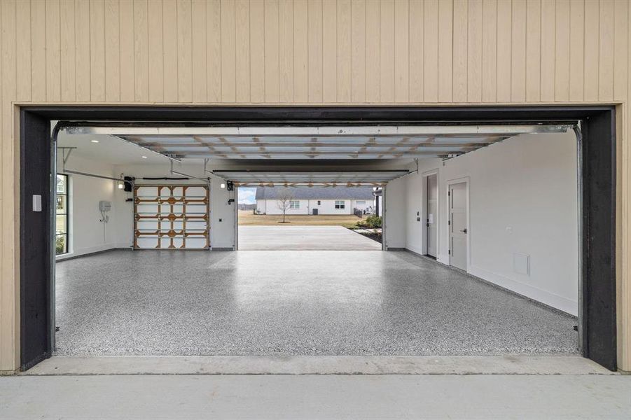 Spacious, unfurnished interior of a new home in , Gunter (Image 35).