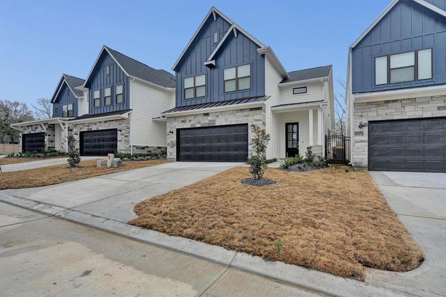 Front exterior of a new home in Summer Place 35', Montgomery, TX, highlighting curb appeal (Image 3). Front exterior of a new home in Summer Place 35', Montgomery, TX, highlighting curb appeal (Image 3).