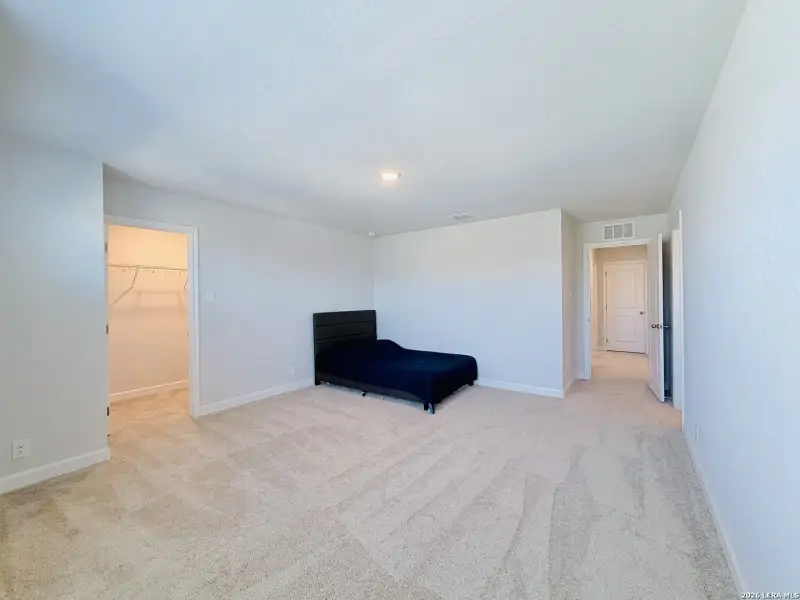 Spacious, unfurnished interior of a new home in , Live Oak (Image 24).