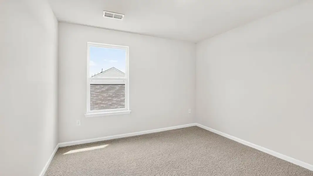 Spacious, unfurnished interior of a new home in Trailside Run, Spartanburg (Image 34).