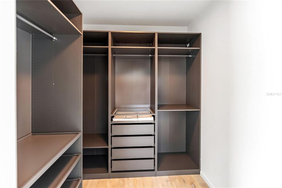 Spacious, unfurnished interior of a new home in , Sarasota (Image 55).