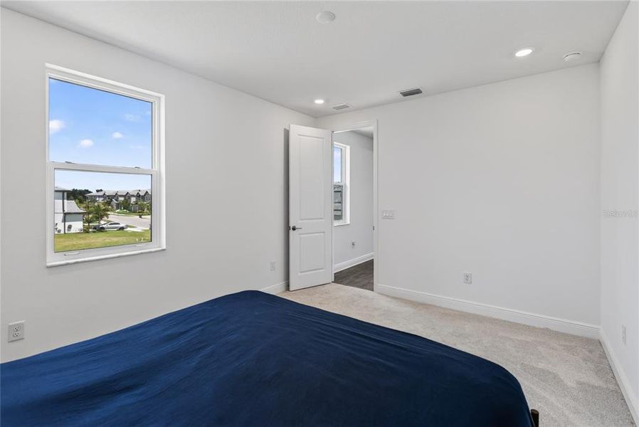 Spacious, unfurnished interior of a new home in , Sarasota (Image 21).