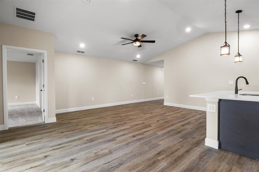 Spacious, unfurnished interior of a new home in , Eagle Lake (Image 11).