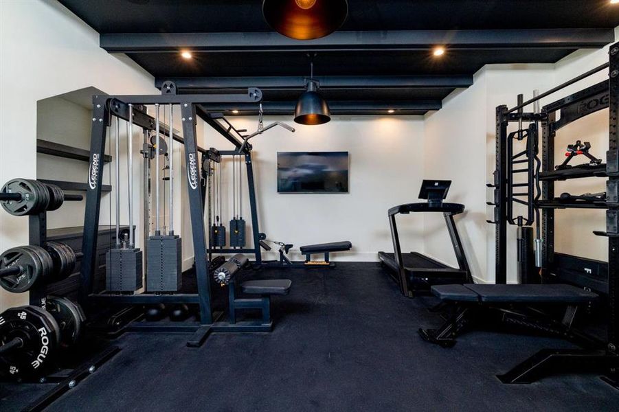 Amazing design for this gym.  Great flooring, lighting, and wall of mirrors.