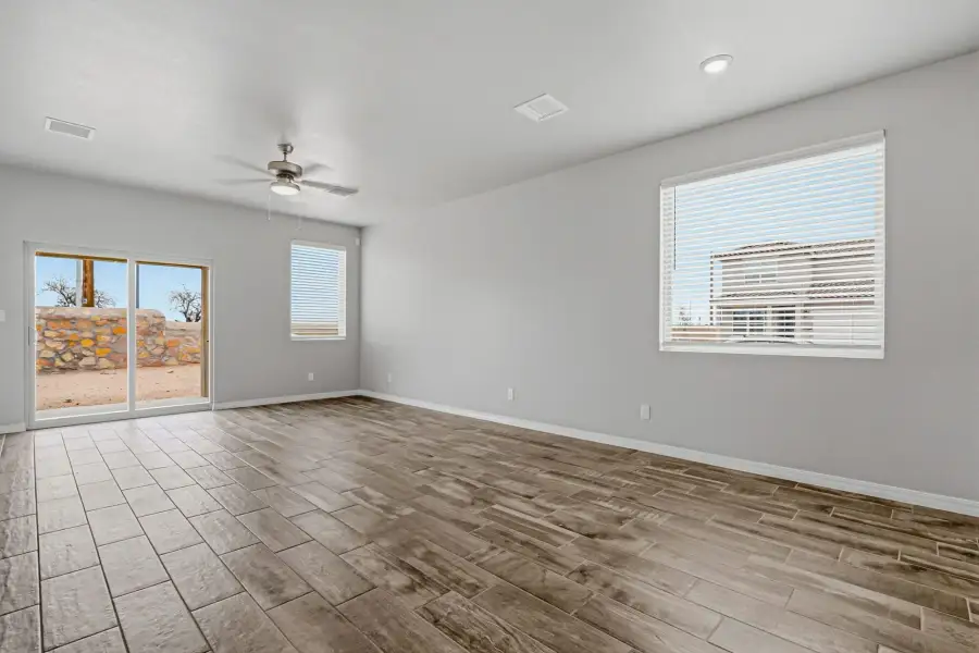 Spacious, unfurnished interior of a new home in Paseo del Este, El Paso (Image 45). Spacious, unfurnished interior of a new home in Paseo del Este, El Paso (Image 45).
