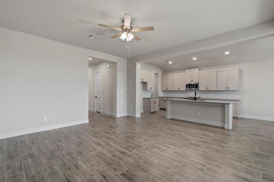 Spacious, unfurnished interior of a new home in Crescent Bluff, Georgetown (Image 17). Spacious, unfurnished interior of a new home in Crescent Bluff, Georgetown (Image 17).