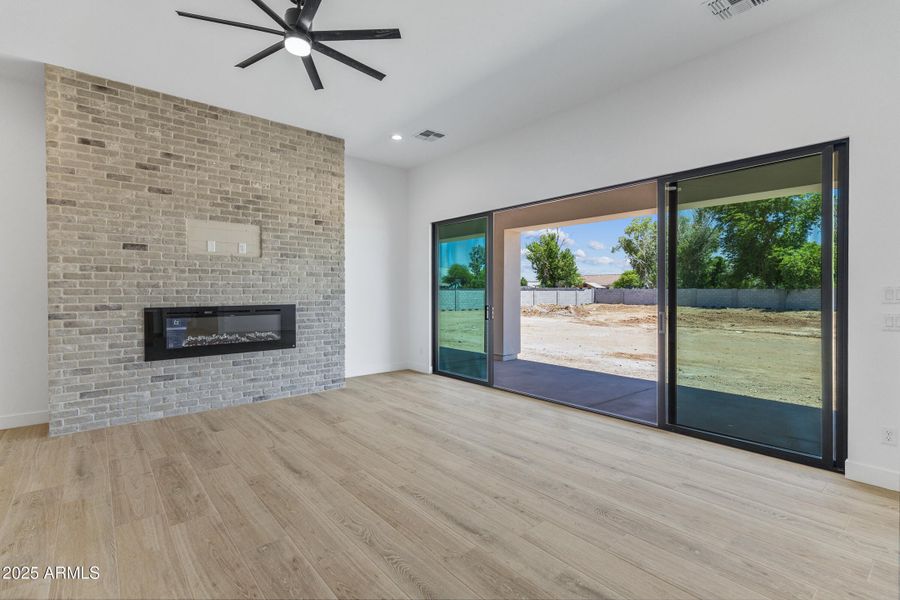 3933 E Freeman Ln-35