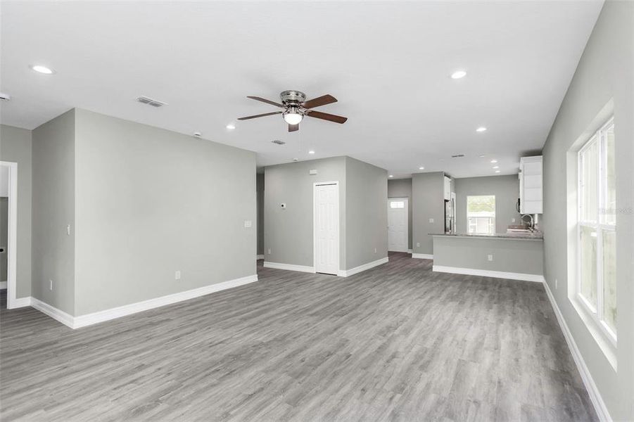 Spacious, unfurnished interior of a new home in , Tampa (Image 34).