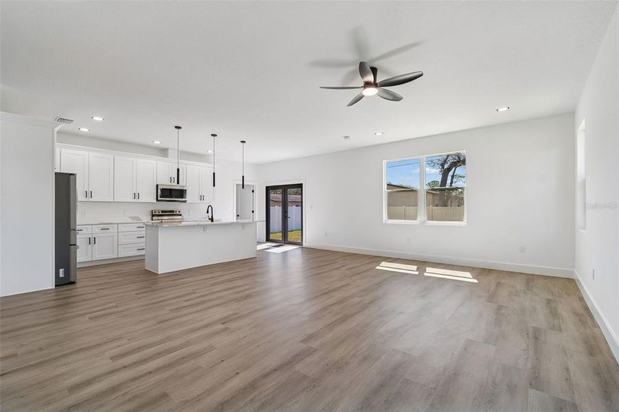 Spacious, unfurnished interior of a new home in , Pinellas Park (Image 30).
