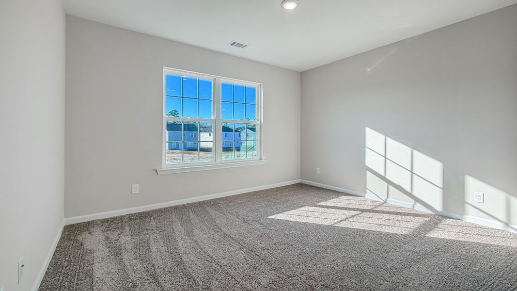 Spacious, unfurnished interior of a new home in Grand Reserve, Hinesville (Image 18).