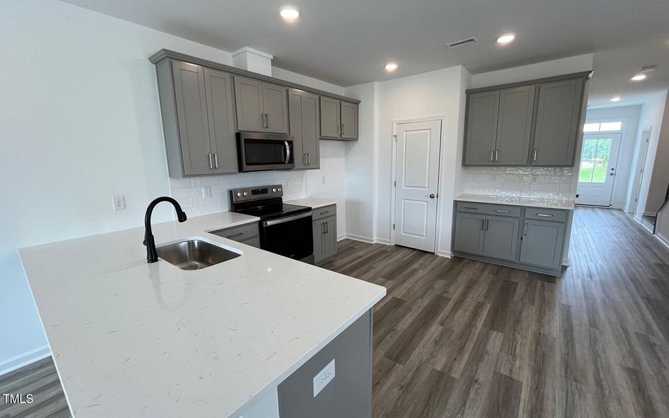 Morgan_2541_Kitchen_Wendell_Falls_BR