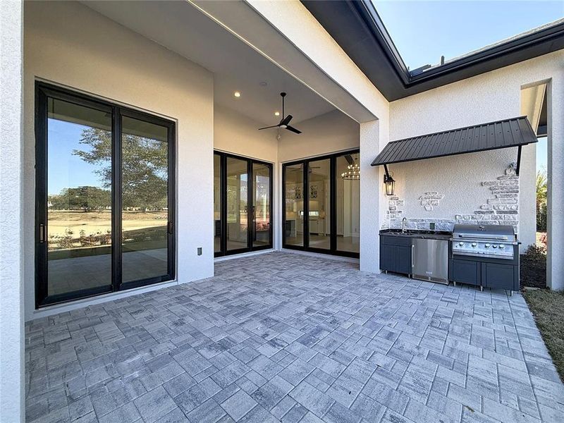 Exterior details and patio area of a home in , Reunion (Image 4).