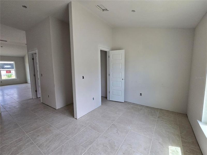 Spacious, unfurnished interior of a new home in Twisted Oaks, Beverly Hills (Image 30).