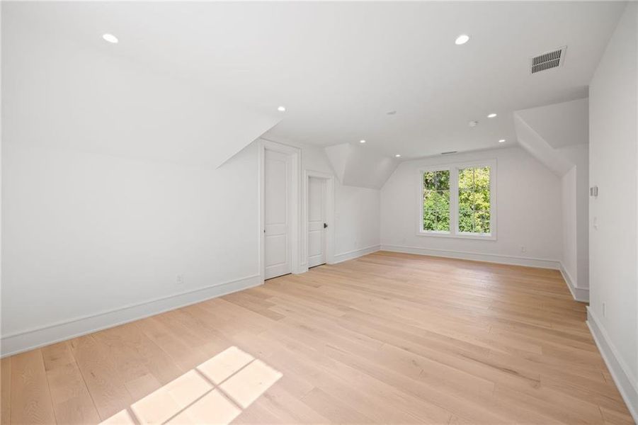 Spacious, unfurnished interior of a new home in , Atlanta (Image 41).
