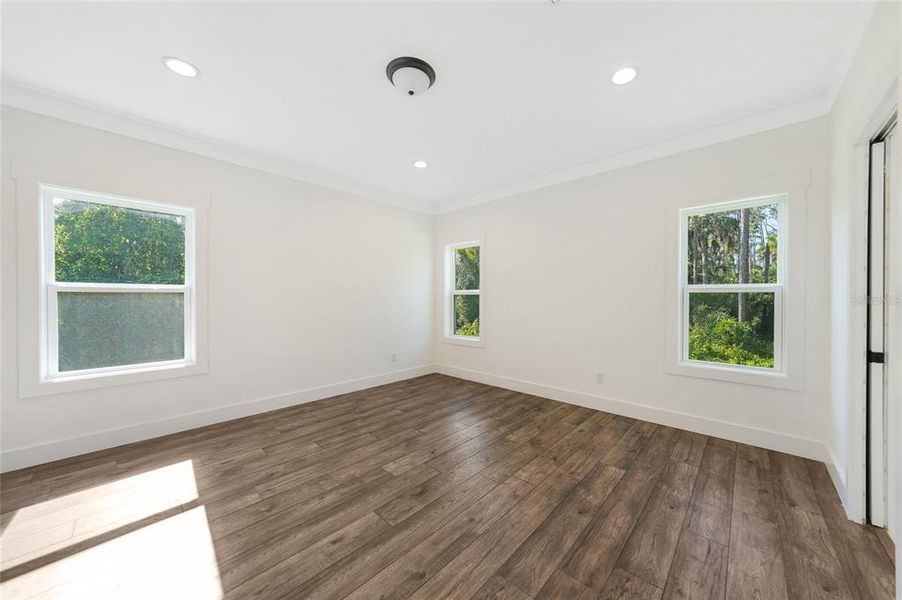 Spacious, unfurnished interior of a new home in , Port Charlotte (Image 23).
