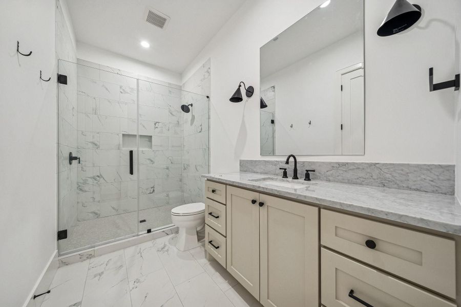 Furnished interior view inside a new home in , Bellaire (Image 30).