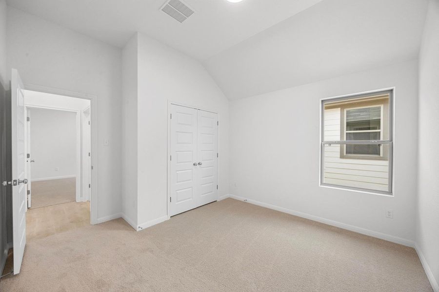 Spacious, unfurnished interior of a new home in Trinity Ranch, Elgin (Image 16).