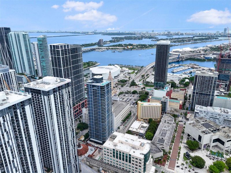 Condo located in Miami, FL showcasing its design and architecture (Image 34).
