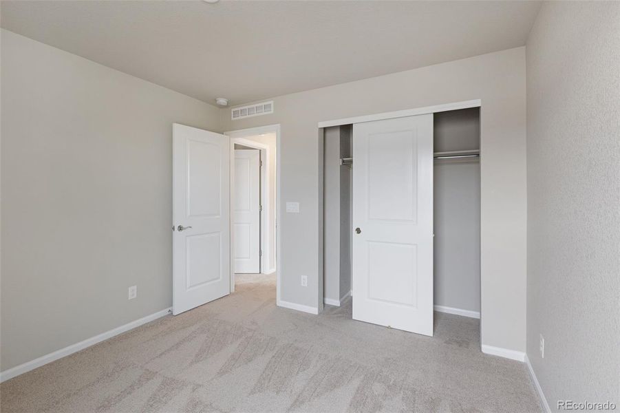 Spacious, unfurnished interior of a new home in , Aurora (Image 27).