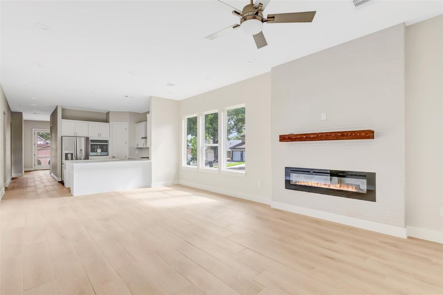 Spacious, unfurnished interior of a new home in , Conroe (Image 22).