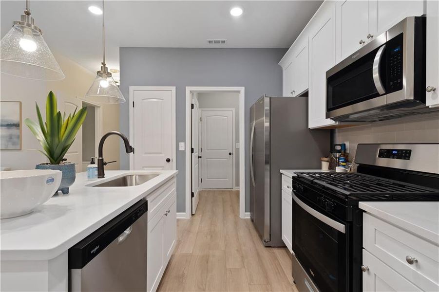 Furnished interior view inside a new home in Abbotts Crossing, Conyers (Image 9).
