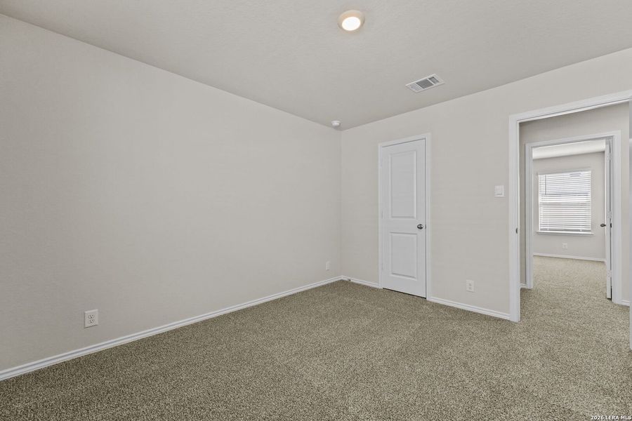Spacious, unfurnished interior of a new home in Hunters Ranch, San Antonio (Image 26).