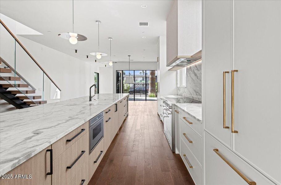 09-6918 E 2nd St 09 09-6918 E 2nd St 09