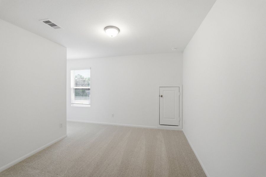 Spacious, unfurnished interior of a new home in Caney Mills, Conroe (Image 39).