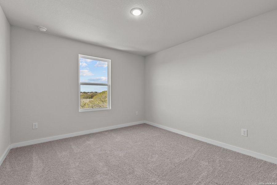 Spacious, unfurnished interior of a new home in Hacienda, San Antonio (Image 18).