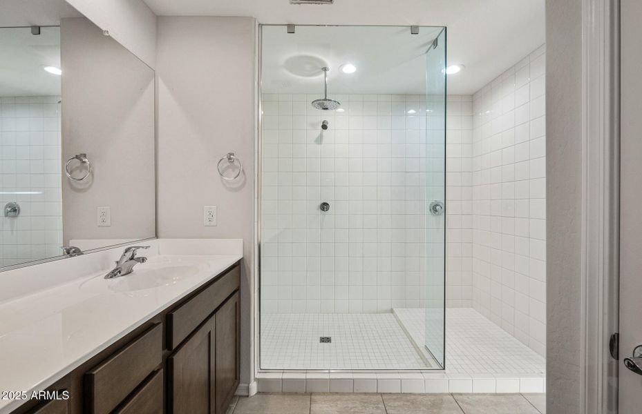 Owner's Bathroom Owner's Bathroom