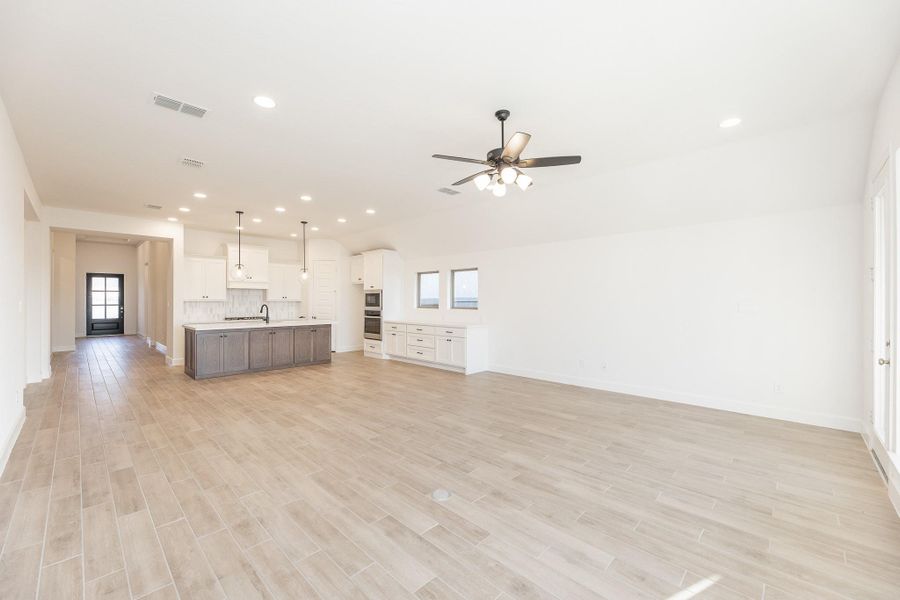 Spacious, unfurnished interior of a new home in Jordan Ranch, Fulshear (Image 40).