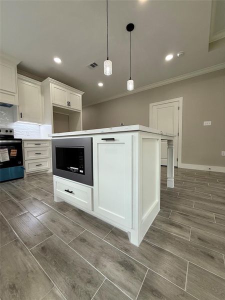Furnished interior view inside a new home in , Vidor (Image 4).