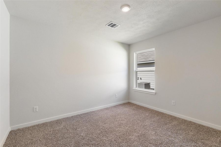 Spacious, unfurnished interior of a new home in Rockbridge East, Huntsville (Image 11).