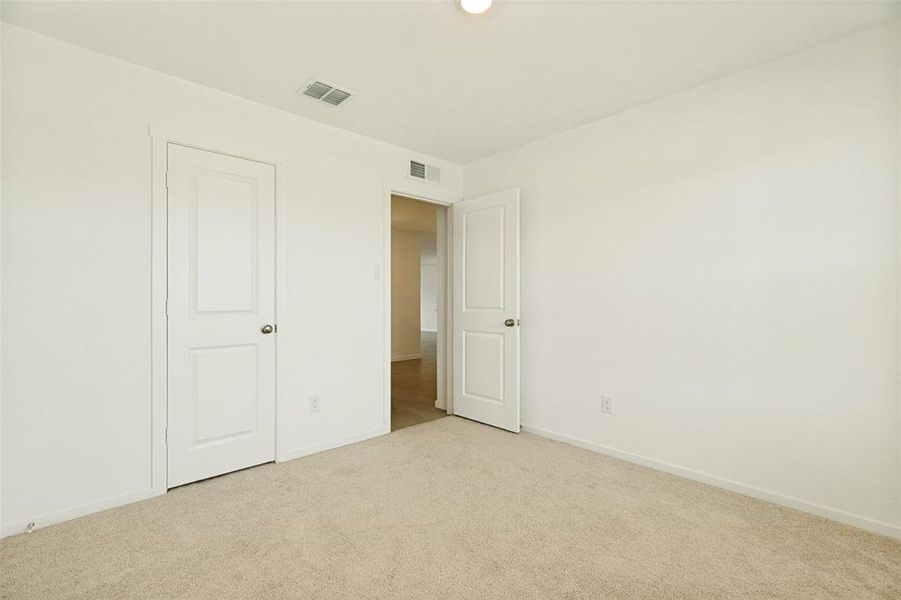 Spacious, unfurnished interior of a new home in Tillage Farms, Princeton (Image 22).