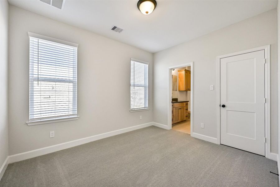 Spacious, unfurnished interior of a new home in Pearland Old Townsite, Pearland (Image 20).