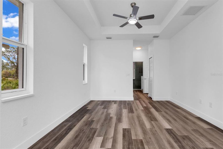 Spacious, unfurnished interior of a new home in , Punta Gorda (Image 41).