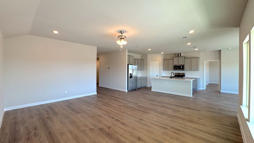 Spacious, unfurnished interior of a new home in King's Landing, Corpus Christi (Image 13).