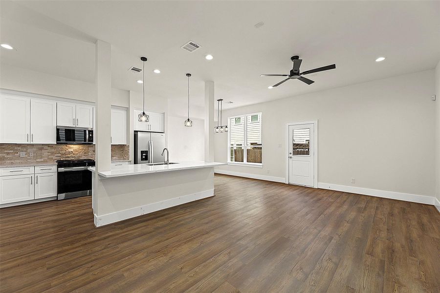 Spacious, unfurnished interior of a new home in , Houston (Image 34).