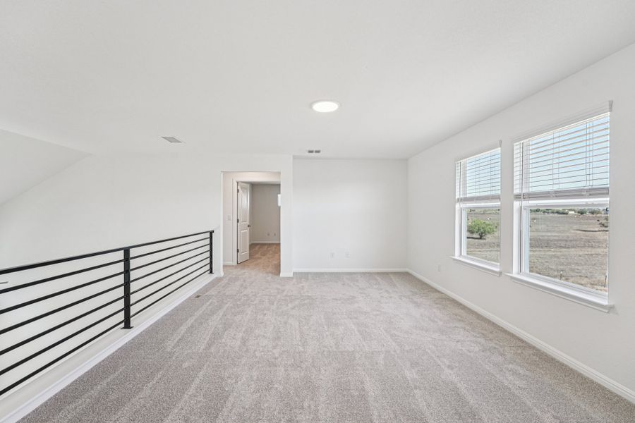 Spacious, unfurnished interior of a new home in Porter Country, Buda (Image 20).