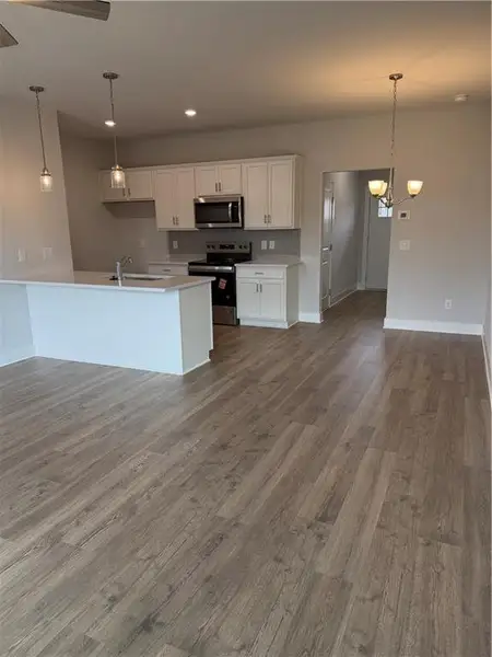 Spacious, unfurnished interior of a new home in , Cartersville (Image 10).