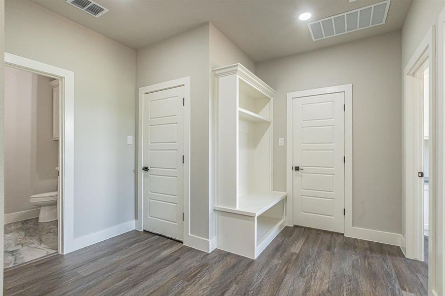 Spacious, unfurnished interior of a new home in , Alvarado (Image 17).
