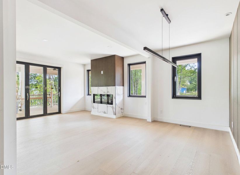 CAM06429G6-PR0015-STILL017-001