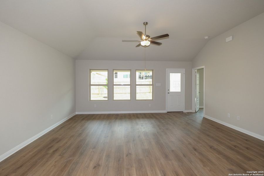 Spacious, unfurnished interior of a new home in Greenspoint Heights, Seguin (Image 33).