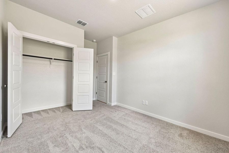 Spacious, unfurnished interior of a new home in Cloverleaf, Austin (Image 33).