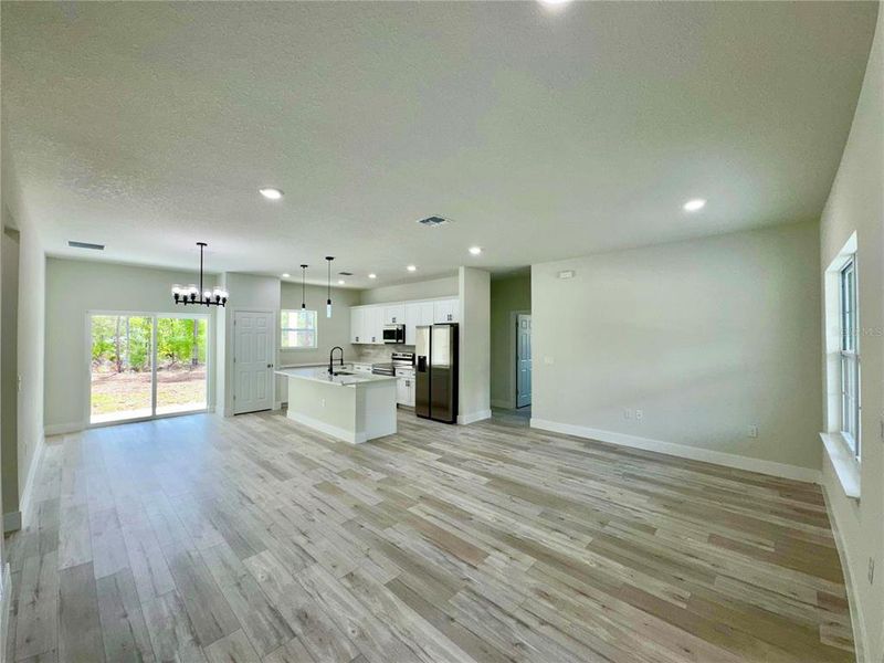 Spacious, unfurnished interior of a new home in , Citrus Springs (Image 16).